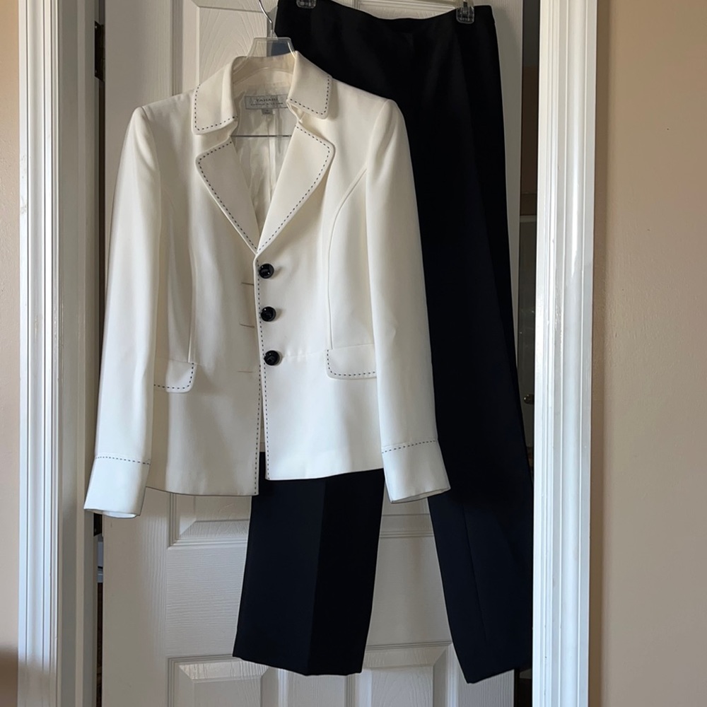 Tahari Arthur S Levine Two Piece Blazer Pants Set